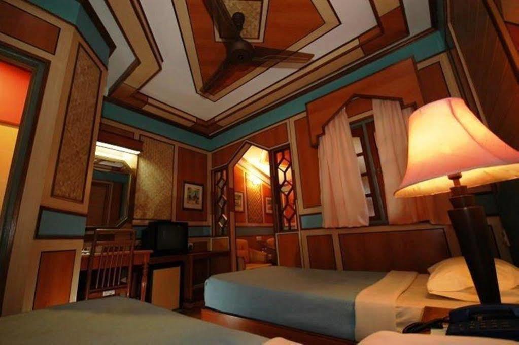 Shari La Island Resort Kampong Pasir Hantu Eksteriør billede