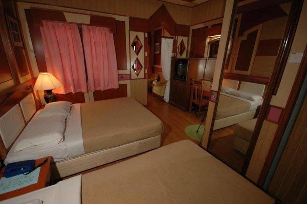 Shari La Island Resort Kampong Pasir Hantu Eksteriør billede